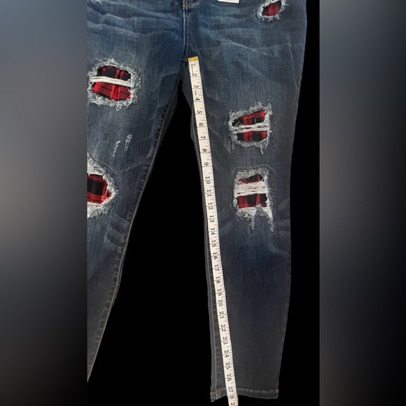 Judy Blue Jeans - Picture 5 of 11